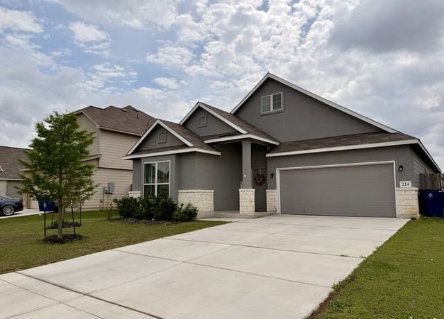3-bedroom rental at 224 Pudu Trl in Cibolo, TX — photo 1