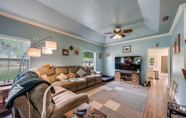 4-bedroom rental at 1855 Burr Oak Ln in Adkins, TX — photo 4