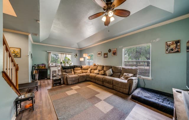 4-bedroom rental at 1855 Burr Oak Ln in Adkins, TX — photo 5