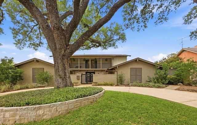 5-bedroom rental at 2203 Briarwood Dr in San Antonio, TX — photo 1
