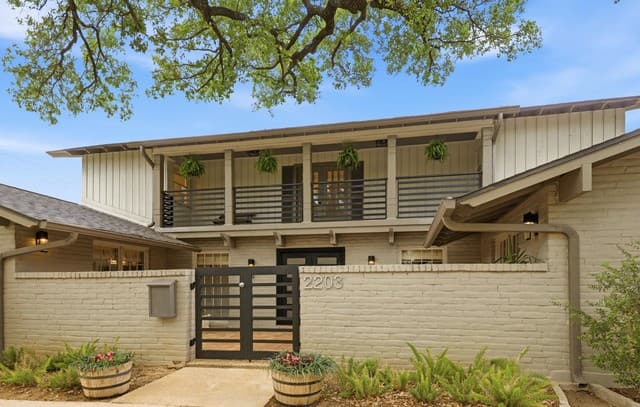 5-bedroom rental at 2203 Briarwood Dr in San Antonio, TX — photo 2