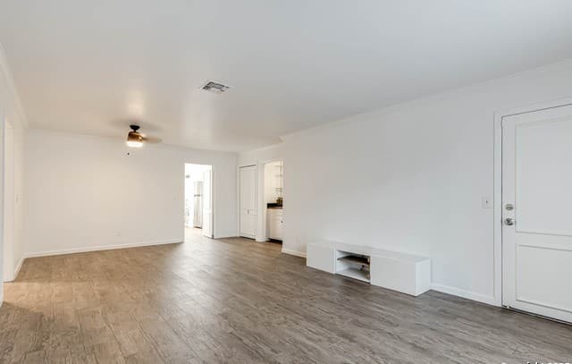 2-bedroom rental at 7926 Broadway Unit 101 in San Antonio, TX — photo 4