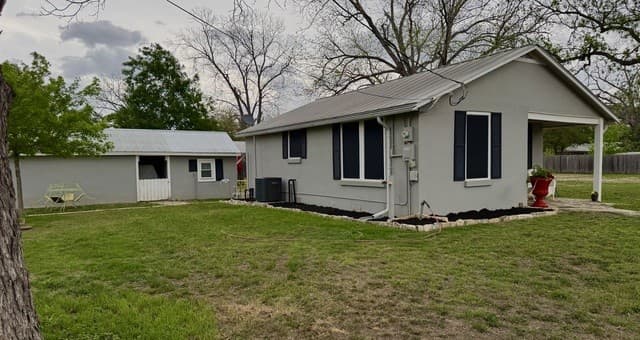 2-bedroom rental at 1615 Lorenzo St. in Castroville, TX — photo 4