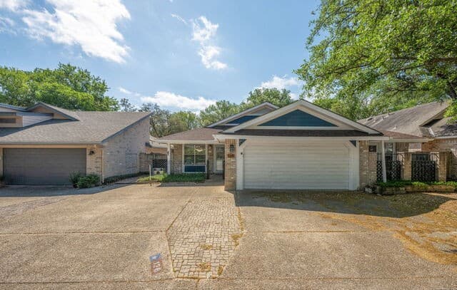 2-bedroom rental at 126 Golden Way in Universal City, TX — photo 2