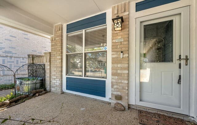 2-bedroom rental at 126 Golden Way in Universal City, TX — photo 3