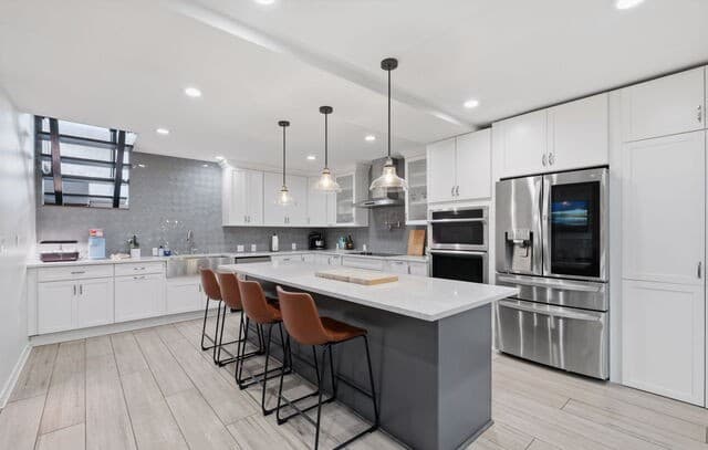 4-bedroom rental at 3103 Eisenhauer Rd Unit J 11 in San Antonio, TX — photo 4