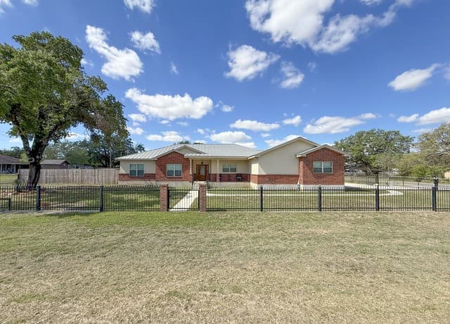 4-bedroom rental at 101 8th St in Natalia, TX — photo 1