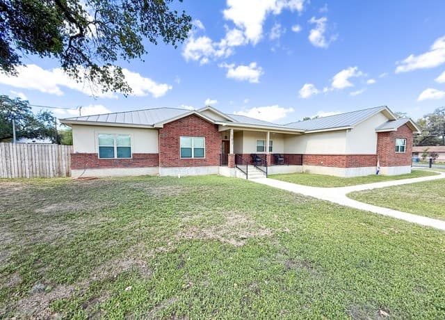 4-bedroom rental at 101 8th St in Natalia, TX — photo 2
