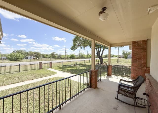4-bedroom rental at 101 8th St in Natalia, TX — photo 5