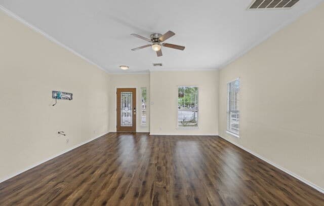 3-bedroom rental at 300 Rustic Trl in Cibolo, TX — photo 5
