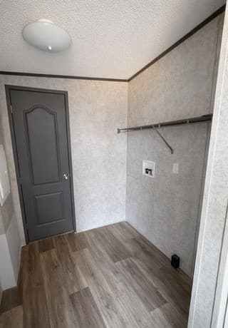 4-bedroom rental at 401 Ala Blanca Dr in Lytle, TX — photo 5
