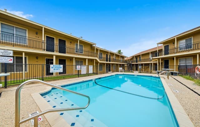 1-bedroom rental at 911 Vance Jackson Unit 204 in San Antonio, TX — photo 5