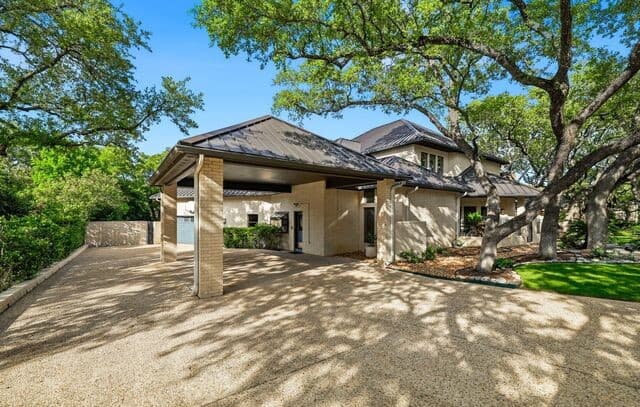 4-bedroom rental at 3111 Iron Stone in San Antonio, TX — photo 2