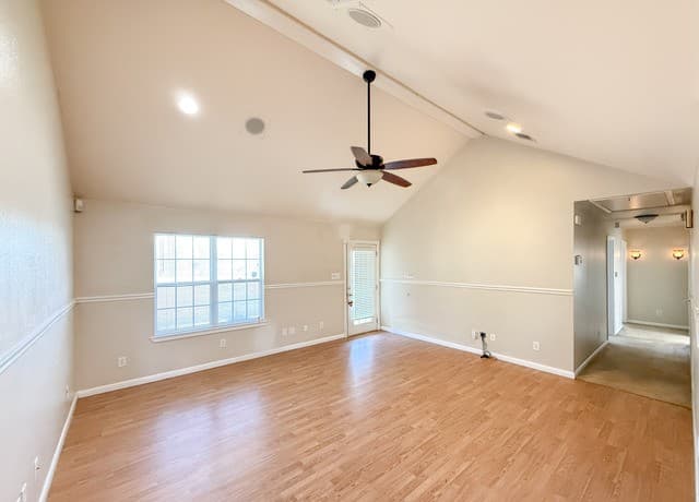3-bedroom rental at 680 W County Road 678 in Natalia, TX — photo 5