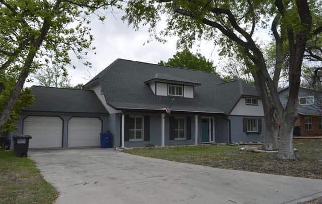 5-bedroom rental at 1003 Fabulous Dr in San Antonio, TX — photo 1