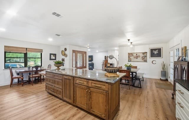 4-bedroom rental at 1299 Cibolo Trl in Universal City, TX — photo 5