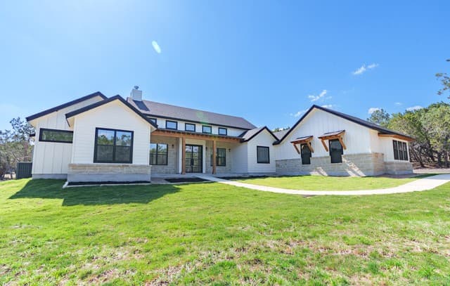 4-bedroom rental at 129 Aermotor Ln in Boerne, TX — photo 1