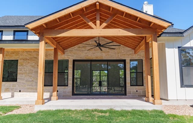 4-bedroom rental at 129 Aermotor Ln in Boerne, TX — photo 3