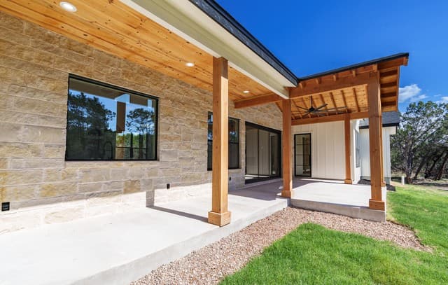 4-bedroom rental at 129 Aermotor Ln in Boerne, TX — photo 5