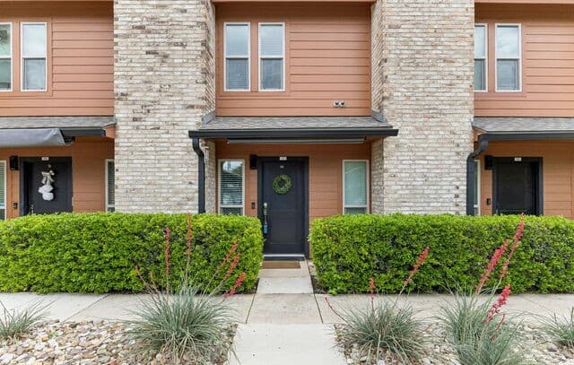 2-bedroom rental at 2718 Old Field Dr Unit 502 in San Antonio, TX — photo 2
