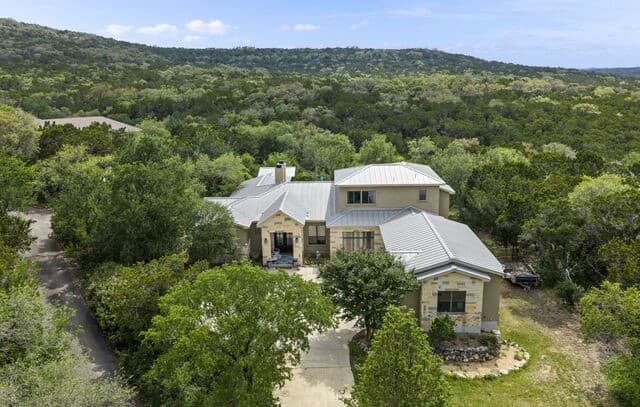 4-bedroom rental at 17203 Clovis in Helotes, TX — photo 5