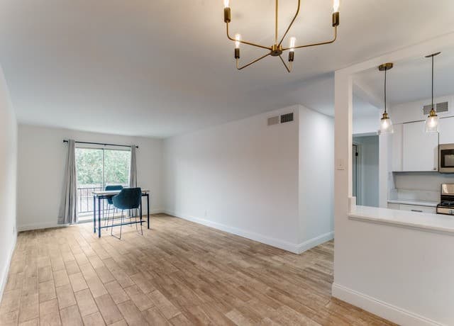 1-bedroom rental at 8058 Broadway Unit 255-T in San Antonio, TX — photo 4