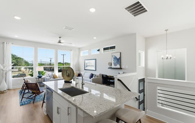 3-bedroom rental at 20675 Huebner Rd Unit UNIT 516 in San Antonio, TX — photo 2
