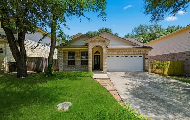 5-bedroom rental at 2616 Gallant Fox Dr in Schertz, TX — photo 1
