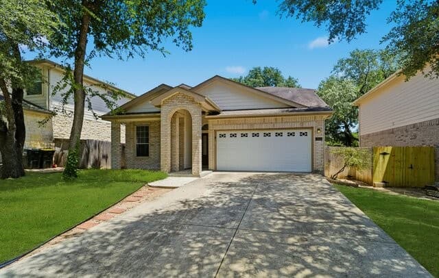 5-bedroom rental at 2616 Gallant Fox Dr in Schertz, TX — photo 2