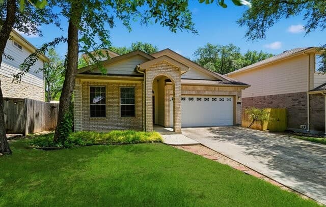 5-bedroom rental at 2616 Gallant Fox Dr in Schertz, TX — photo 3