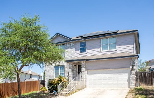 3-bedroom rental at 438 Leopard Claw in San Antonio, TX — photo 1