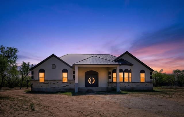 Home for sale at 510 High Mdw in Lytle, TX — photo 5