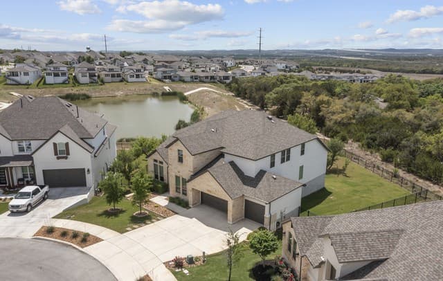 5-bedroom rental at 226 Vizcaya in Boerne, TX — photo 2