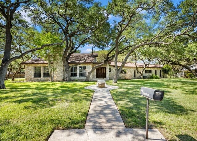 4-bedroom rental at 200 Garrapata Lane in Hollywood Park, TX — photo 1