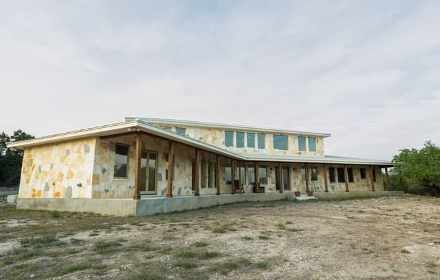4-bedroom rental at 525 Windmill Dr in Bandera, TX — photo 1