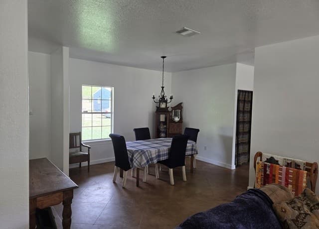 3-bedroom rental at 124 Elm Country Dr in La Vernia, TX — photo 5