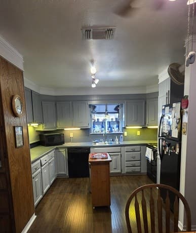 4-bedroom rental at 4029 County Road 117 in Floresville, TX — photo 3