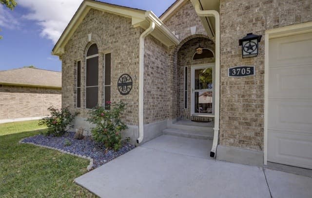 3-bedroom rental at 3705 Hillside in Schertz, TX — photo 3
