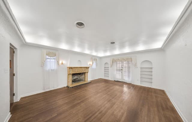4-bedroom rental at 2150 W Summit Ave in San Antonio, TX — photo 5
