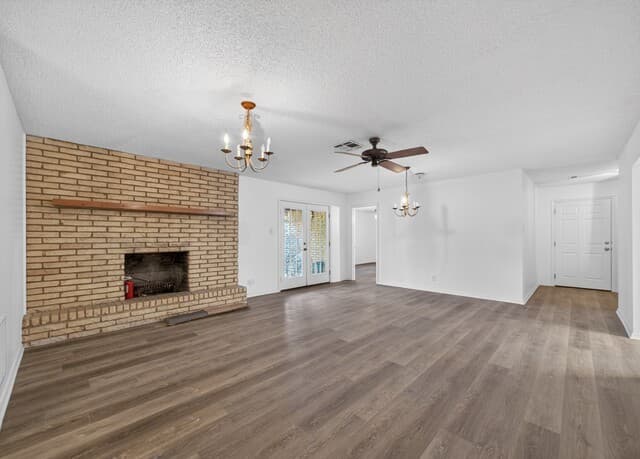 3-bedroom rental at 119 High Meadow Dr in Pleasanton, TX — photo 5