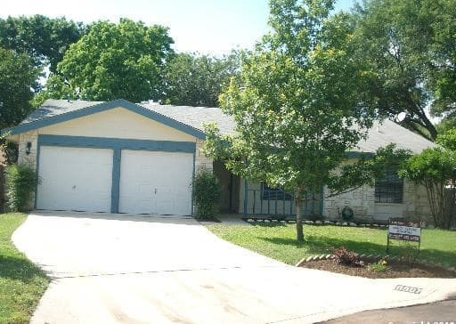 3-bedroom rental at 8907 Timber Elm St in San Antonio, TX — photo 1