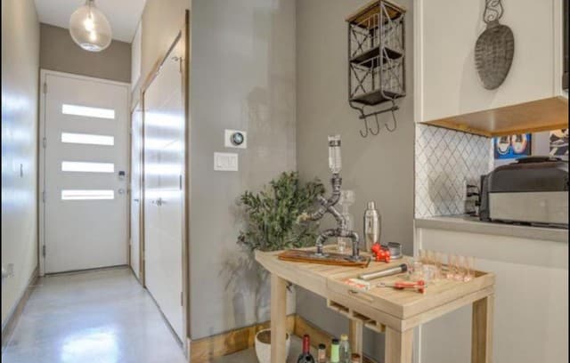 2-bedroom rental at 1542 N Alamo Unit 203 in San Antonio, TX — photo 1