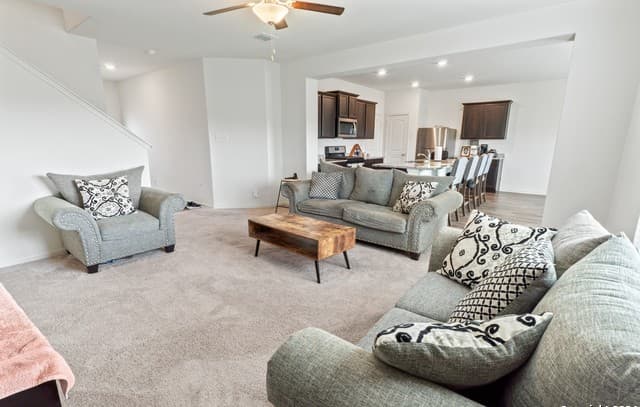 4-bedroom rental at 15406 Escalante Pass in Von Ormy, TX — photo 3