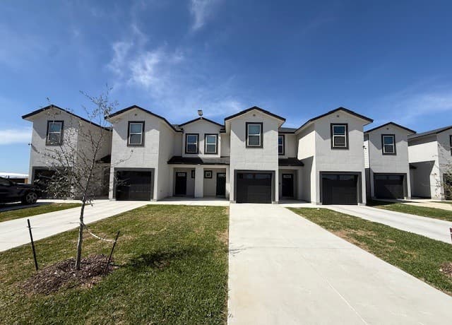 3-bedroom rental at 8319 Via Pisa Unit UNIT 102 in San Antonio, TX — photo 1