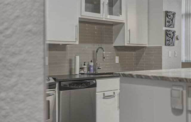1-bedroom rental at 214 E Travis St Unit APT 205 in San Antonio, TX — photo 4
