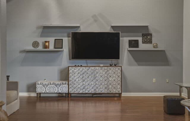 1-bedroom rental at 214 E Travis St Unit APT 205 in San Antonio, TX — photo 5