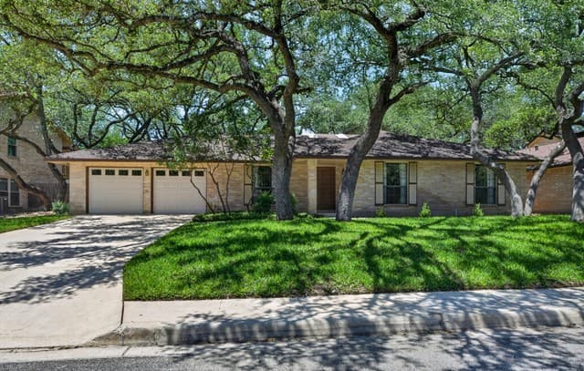 3-bedroom rental at 811 Lone Wolf in San Antonio, TX — photo 1