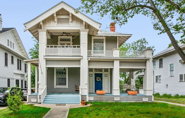4-bedroom rental at 525 W Magnolia Ave in San Antonio, TX — photo 1