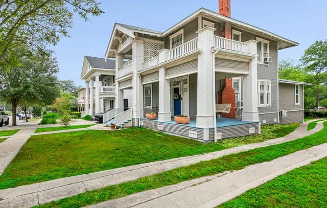 4-bedroom rental at 525 W Magnolia Ave in San Antonio, TX — photo 2