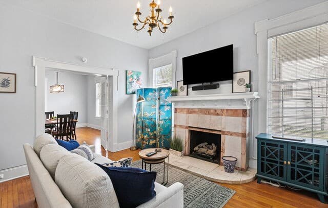 4-bedroom rental at 525 W Magnolia Ave in San Antonio, TX — photo 3